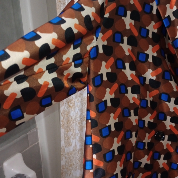 Zara Silk Woman's Blazer. Super pretty. Comfortable. Great with a tan and some j - Picture 4 of 8